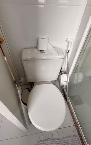 Casa de condomínio à venda com 203m², 5 quartos e 3 vagas Casa de condomínio à venda com 203m², 5 quartos e 3 vagasSuíte 4 - Banheiro