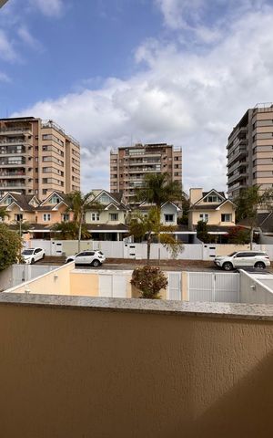 Casa de condomínio à venda com 203m², 5 quartos e 3 vagas Casa de condomínio à venda com 203m², 5 quartos e 3 vagasSuíte 4 - Varanda
