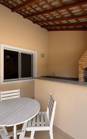 Casa de condomínio à venda com 203m², 5 quartos e 3 vagas Casa de condomínio à venda com 203m², 5 quartos e 3 vagasÁrea externa