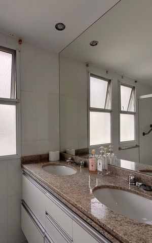 Casa de condomínio à venda com 203m², 5 quartos e 3 vagas Casa de condomínio à venda com 203m², 5 quartos e 3 vagasSuíte 4 - Banheiro