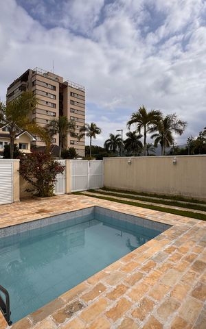 Casa de condomínio à venda com 203m², 5 quartos e 3 vagas Casa de condomínio à venda com 203m², 5 quartos e 3 vagasÁrea externa