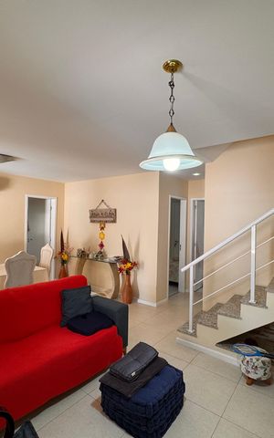 Casa de condomínio à venda com 203m², 5 quartos e 3 vagas Casa de condomínio à venda com 203m², 5 quartos e 3 vagasSala