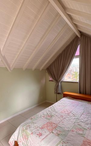 Casa de condomínio à venda com 203m², 5 quartos e 3 vagas Casa de condomínio à venda com 203m², 5 quartos e 3 vagasSuíte 5