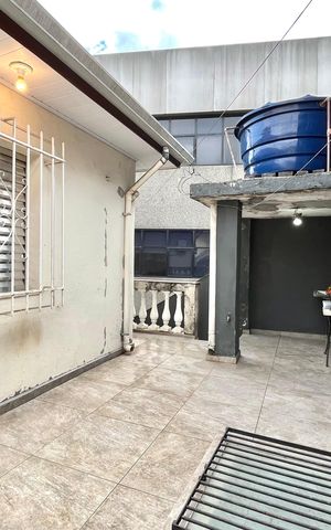 Casa à venda com 145m², 3 quartos e 1 vaga Casa à venda com 145m², 3 quartos e 1 vagaÁrea externa