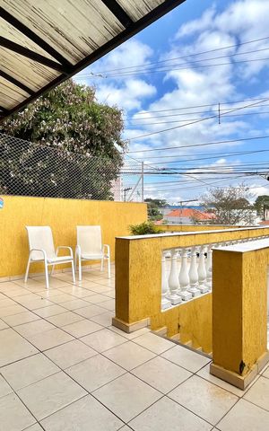 Casa à venda com 145m², 3 quartos e 1 vaga Casa à venda com 145m², 3 quartos e 1 vagaÁrea externa