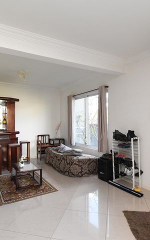 Casa à venda com 298m², 3 quartos e 5 vagasSala
