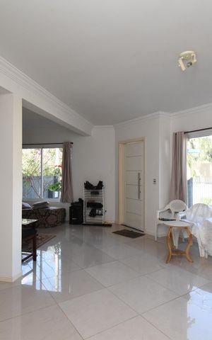 Casa à venda com 298m², 3 quartos e 5 vagasSala