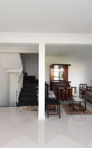 Casa à venda com 298m², 3 quartos e 5 vagasSala