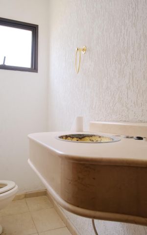 Casa para alugar com 500m², 5 quartos e 5 vagasLavabo