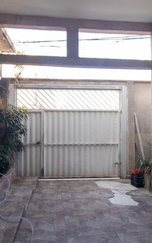 Casa à venda com 300m², 3 quartos e 3 vagas Casa à venda com 300m², 3 quartos e 3 vagasÁrea externa