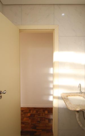 Apartamento para alugar com 69m², 2 quartos e sem vagaBanheiro