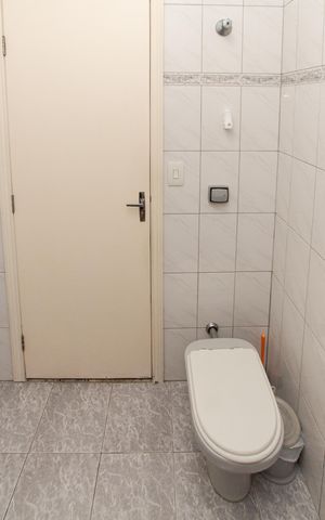 Casa à venda com 80m², 2 quartos e 4 vagas Casa à venda com 80m², 2 quartos e 4 vagasBanheiro da Suíte