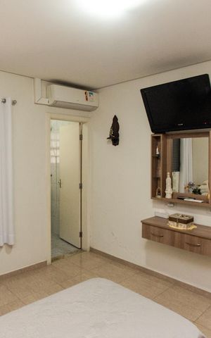 Casa à venda com 80m², 2 quartos e 4 vagas Casa à venda com 80m², 2 quartos e 4 vagasSuíte