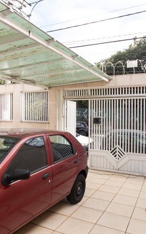 Casa à venda com 80m², 2 quartos e 4 vagas Casa à venda com 80m², 2 quartos e 4 vagasGaragem