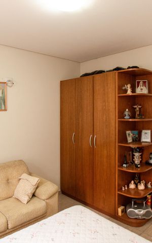 Casa à venda com 80m², 2 quartos e 4 vagas Casa à venda com 80m², 2 quartos e 4 vagasQuarto