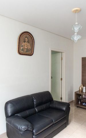 Casa à venda com 80m², 2 quartos e 4 vagas Casa à venda com 80m², 2 quartos e 4 vagasSala