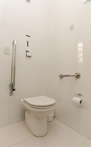 Casa à venda com 80m², 2 quartos e 4 vagas Casa à venda com 80m², 2 quartos e 4 vagasBanheiro