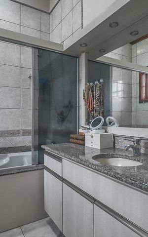Casa de condomínio à venda com 234m², 3 quartos e 2 vagasBanheiro da Suíte