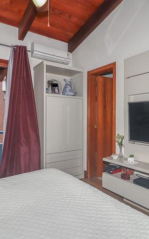 Casa de condomínio à venda com 234m², 3 quartos e 2 vagasSuíte