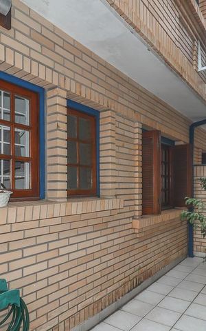 Casa de condomínio à venda com 234m², 3 quartos e 2 vagasFundos