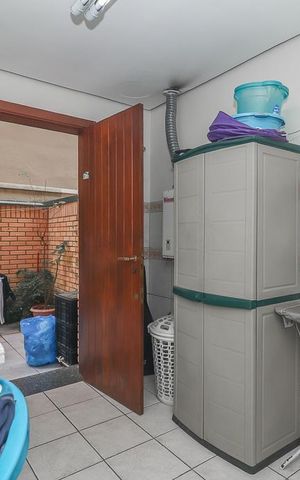 Casa de condomínio à venda com 234m², 3 quartos e 2 vagasÁrea de Serviço