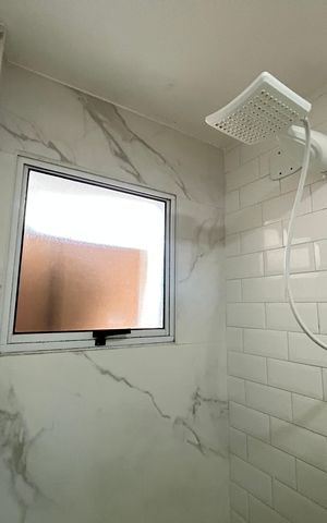 Casa à venda com 96m², 2 quartos e 1 vagaBanheiro 1