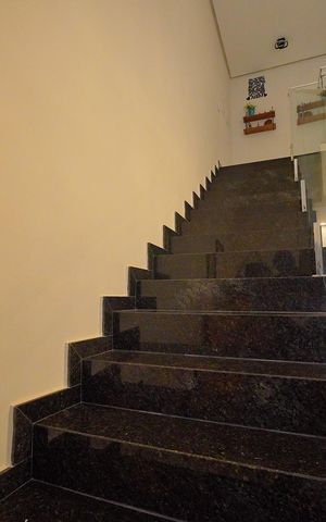 Casa de condomínio para alugar com 260m², 4 quartos e 2 vagasEscada para a cobertura
