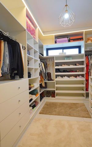 Casa de condomínio para alugar com 260m², 4 quartos e 2 vagasCloset da suíte 3
