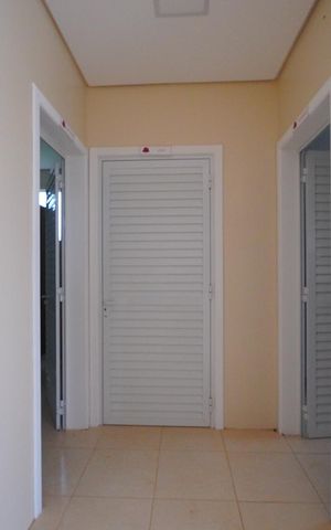 Casa de condomínio para alugar com 260m², 4 quartos e 2 vagasBanheiros