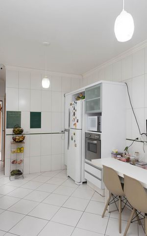 Casa à venda com 1000m², 4 quartos e 10 vagas Casa à venda com 1000m², 4 quartos e 10 vagasCozinha - Armários