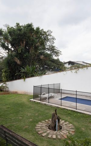 Casa à venda com 1000m², 4 quartos e 10 vagas Casa à venda com 1000m², 4 quartos e 10 vagasQuintal / Piscina