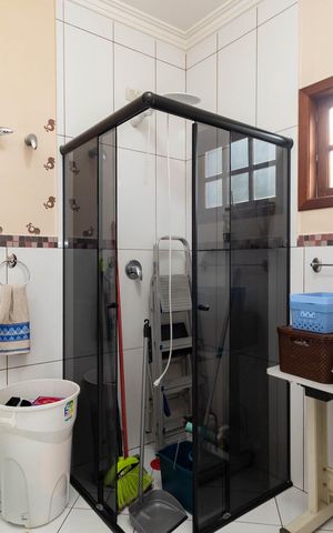 Casa à venda com 1000m², 4 quartos e 10 vagas Casa à venda com 1000m², 4 quartos e 10 vagasBanheiro da Suíte 2