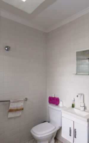Casa à venda com 1000m², 4 quartos e 10 vagas Casa à venda com 1000m², 4 quartos e 10 vagasBanheiro Área de Serviço