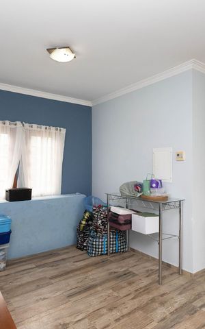 Casa à venda com 1000m², 4 quartos e 10 vagas Casa à venda com 1000m², 4 quartos e 10 vagasHall