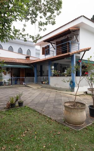 Casa à venda com 1000m², 4 quartos e 10 vagas Casa à venda com 1000m², 4 quartos e 10 vagasQuintal