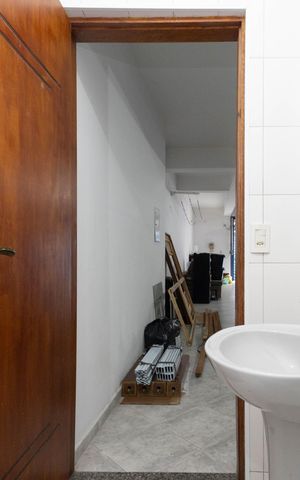 Casa à venda com 1000m², 4 quartos e 10 vagas Casa à venda com 1000m², 4 quartos e 10 vagasBanheiro da Garagem