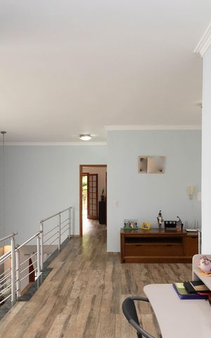 Casa à venda com 1000m², 4 quartos e 10 vagas Casa à venda com 1000m², 4 quartos e 10 vagasHall