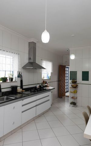 Casa à venda com 1000m², 4 quartos e 10 vagas Casa à venda com 1000m², 4 quartos e 10 vagasCozinha - Armários