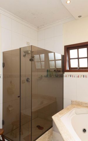 Casa à venda com 1000m², 4 quartos e 10 vagas Casa à venda com 1000m², 4 quartos e 10 vagasBanheiro da Suíte 1