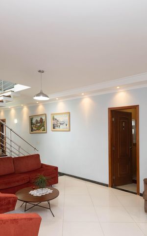 Casa à venda com 1000m², 4 quartos e 10 vagas Casa à venda com 1000m², 4 quartos e 10 vagasSala