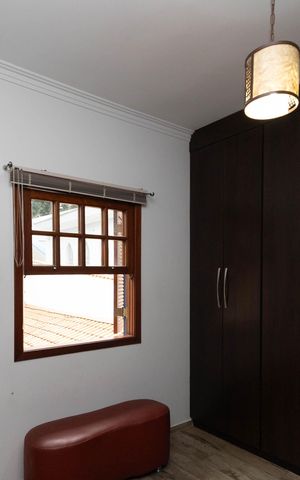Casa à venda com 1000m², 4 quartos e 10 vagas Casa à venda com 1000m², 4 quartos e 10 vagasCloset