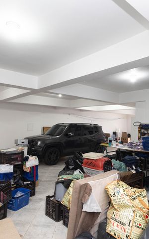 Casa à venda com 1000m², 4 quartos e 10 vagas Casa à venda com 1000m², 4 quartos e 10 vagasGaragem