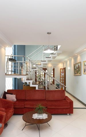 Casa à venda com 1000m², 4 quartos e 10 vagas Casa à venda com 1000m², 4 quartos e 10 vagasSala