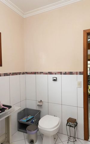 Casa à venda com 1000m², 4 quartos e 10 vagas Casa à venda com 1000m², 4 quartos e 10 vagasBanheiro da Suíte 2