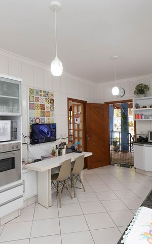 Casa à venda com 1000m², 4 quartos e 10 vagas Casa à venda com 1000m², 4 quartos e 10 vagasCozinha - Armários