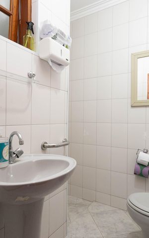 Casa à venda com 1000m², 4 quartos e 10 vagas Casa à venda com 1000m², 4 quartos e 10 vagasBanheiro da Garagem
