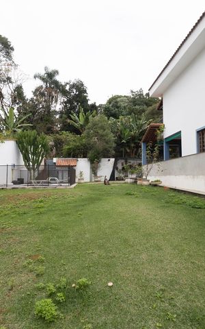 Casa à venda com 1000m², 4 quartos e 10 vagas Casa à venda com 1000m², 4 quartos e 10 vagasQuintal