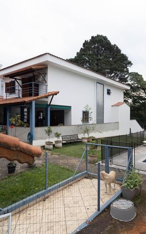 Casa à venda com 1000m², 4 quartos e 10 vagas Casa à venda com 1000m², 4 quartos e 10 vagasQuintal