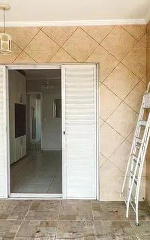 Casa à venda com 240m², 3 quartos e 4 vagas
