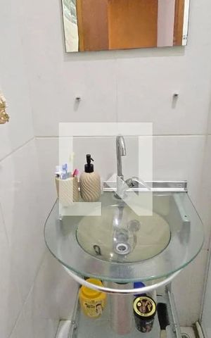Casa à venda com 120m², 2 quartos e 1 vaga Casa à venda com 120m², 2 quartos e 1 vagaBanheiro